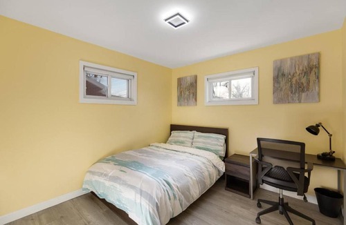 Redford House | Spacious 6BR/2BA Family Retreat in Detroit
