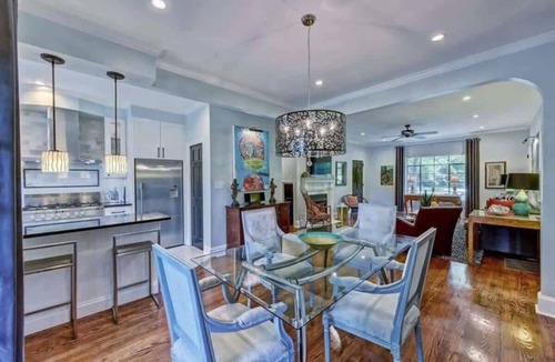 Myers Park Condo | Spacious 6BR Family Retreat | Parking | Near Uptown & Medical Centers