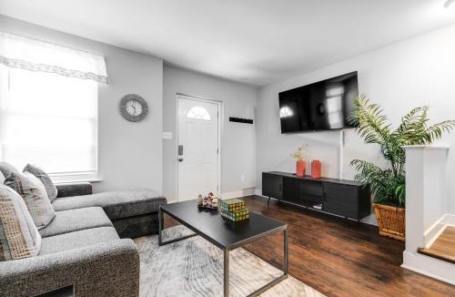 Richmond House | Spacious 6BR Family Sleeps Groups Parking