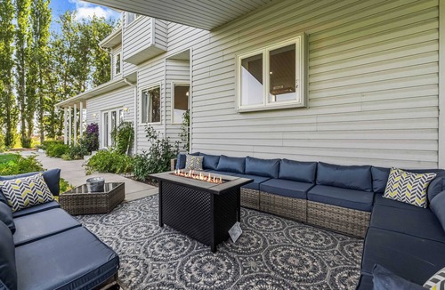 Heyburn House | Spacious 6BR Haven - Game Room - Hot Tub Sleep 28+