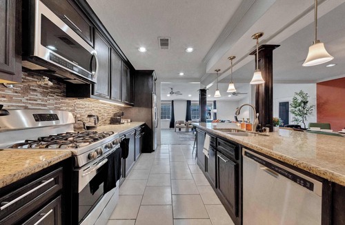 Brookhollow House | Spacious 6BR House | Sleeps 15 | 1GB|WD | Galleria