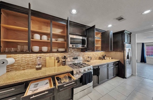Brookhollow House | Spacious 6BR House | Sleeps 15 | 1GB|WD | Galleria