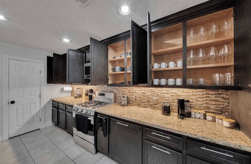 Brookhollow House | Spacious 6BR House | Sleeps 15 | 1GB|WD | Galleria