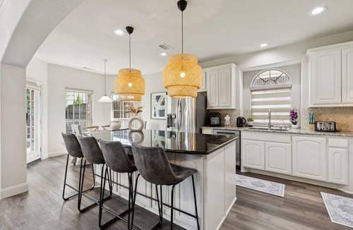 McKinney House | Spacious 6BR Villa for 14 · Home Theater, Game Loft & Gym · 10 Min to Universal