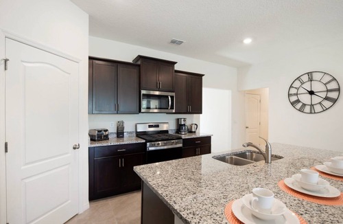 Loughman House | Spacious 7BR Solterra Getaway w/Pool & Spa