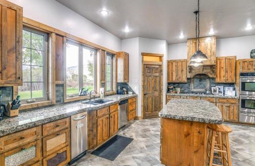 Afton House | Spacious Afton Home Patio, Grill and Mountain Views