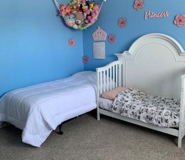 Raisin House | Spacious and Centrally Located Family Friendly Home
