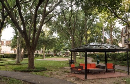 Houston Apartment | Spacious and Modern Hotel Suites with Heated Pool, Gym and Hot Tub!
