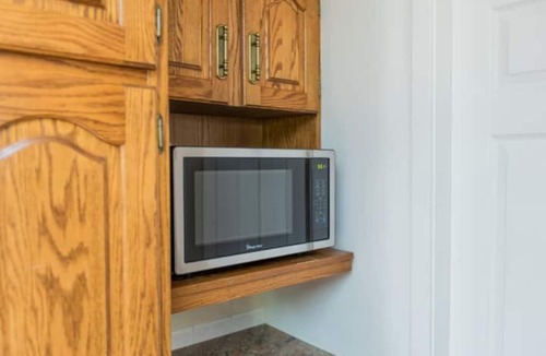 Arbutus Ridge House | Spacious & Bright 3BR + 3BTH near UBC (direct road!) & Downtown