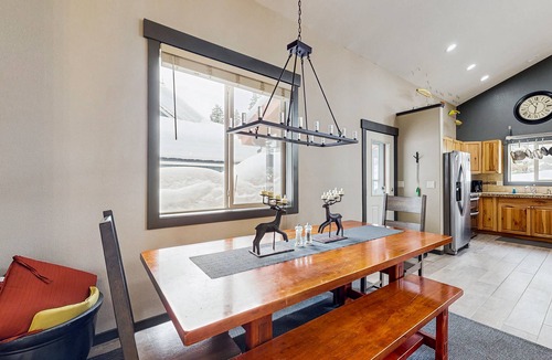 McCall House | Spacious cabin with WiFi, gas fireplace, AC, hot tub, & seasonal pool