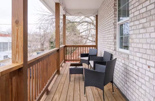 Richmond Apartment | Spacious Carver Stay King Suite Parking VCU