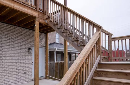 Richmond Apartment | Spacious Carver Stay King Suite Parking VCU