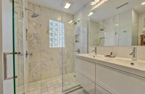 Cherry House | Spacious condo with easy access to Uptown