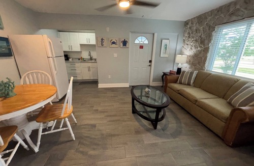 Bonita Shores Cottage | Spacious Cottage 1.5 Mi To Beach Kitchen W&D King Bed Dock On The Imperial River