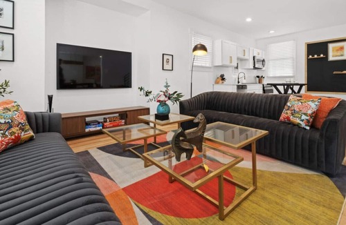 Detroit House | Spacious Detroit Retreat Sleeps 16 Parking