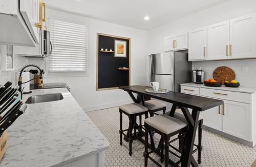 Detroit House | Spacious Detroit Retreat Sleeps 16 Parking