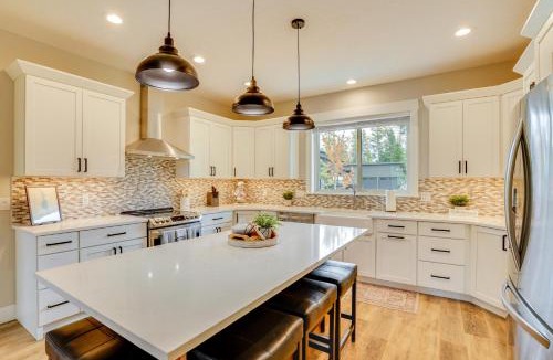 Tamarack Resort House | Spacious Donnelly Family Home with Private Hot Tub!