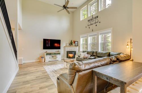 Tamarack Resort House | Spacious Donnelly Family Home with Private Hot Tub!