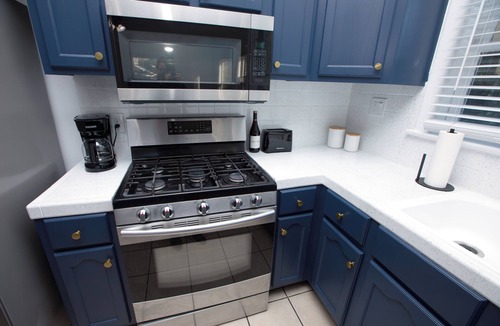 West Gateway House | Spacious Downtown Gem w/Parking