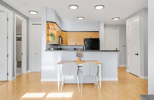 Mission District Condo | Spacious Downtown River Condo, AC, Underground Parking. Saddledome & Stampede