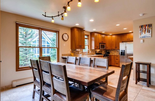 Weisshorn House | Spacious Downtown Home + Mtn Views + Hot Tub + Ski Shuttle - Great Raven Grande