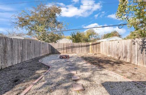 Franklin Park House | Spacious Duplex Central Austin Pet Friendly