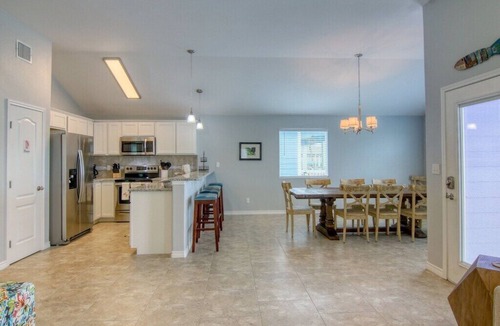 Port Aransas House | Spacious Family Home 4blk to beach, grill & outdoor space, stocked kitchen,WIFI