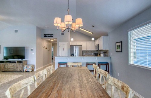 Port Aransas House | Spacious Family Home 4blk to beach, grill & outdoor space, stocked kitchen,WIFI