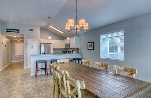 Port Aransas House | Spacious Family Home 4blk to beach, grill & outdoor space, stocked kitchen,WIFI