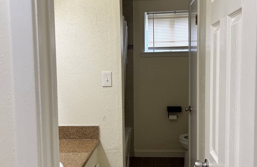 Clodine House | Spacious Family House 4BR. Close to many restaurants & markets!