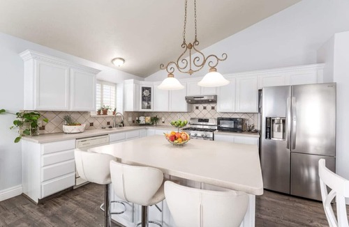 Farmington House | Spacious Family Retreat in Farmington – 6BR with Private Yard, Close to Parks