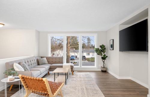 Hayden House | Spacious Family Villa only 13 mi from Silverwood