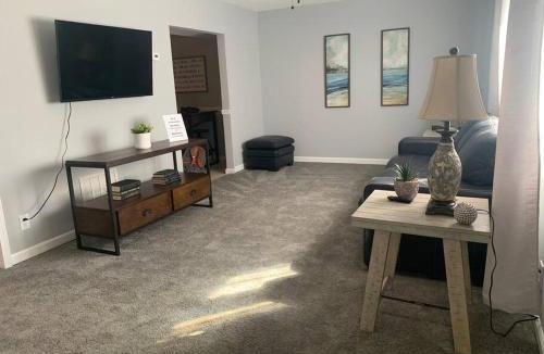 Springboro Apartment | Spacious Four Bedroom Attached Home in Springboro- Unit 1