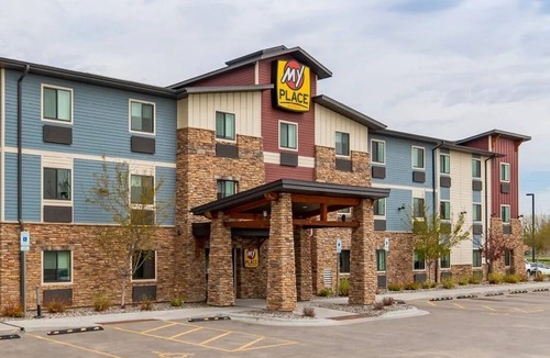 Billings Hotel | Spacious Getaway Near Yellowstone River Valley w/Kitchen & Modern Comforts