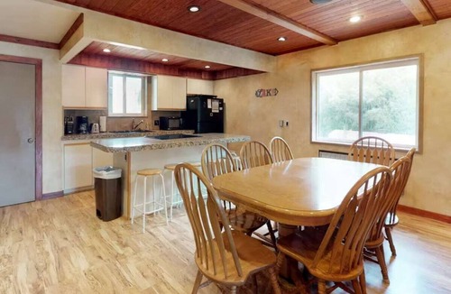 Sweetwater Cabin | Spacious Golf Retreat Cabin on Hole #7, Ideal for Large Groups