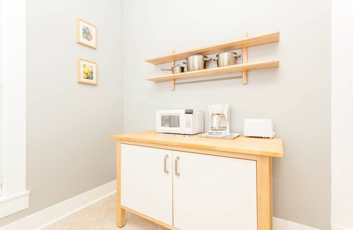 Hyde Park House | Spacious Historic Hyde Park Bungalow w/Office in Central Austin by UT/Downtown