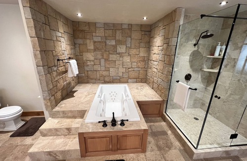 Pinedale Apartment | Spacious Home 2 king beds bedrooms 2 bathrooms nHome entertainment pool table.