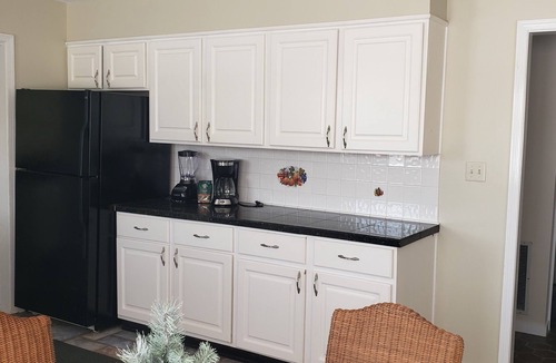 Lowesville House | Spacious home for relaxation in Roseland. 30 min from hiking trails, wineries.