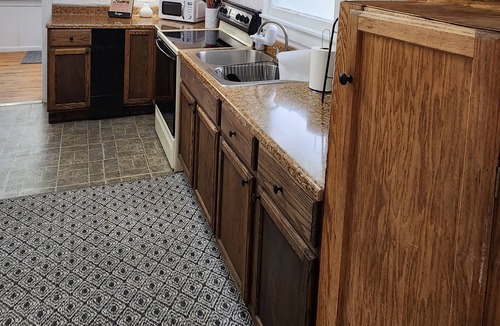 Mount Vernon House | SPACIOUS HOUSE ON 3RD. THREE BEDROOMS TWO BATHS. WASHER DRYER. LARGE YARD