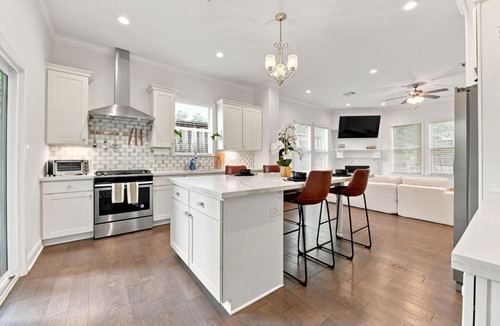 Spring Branch East Apartment | Spacious Houston Home with Private Yard & Hot Tub