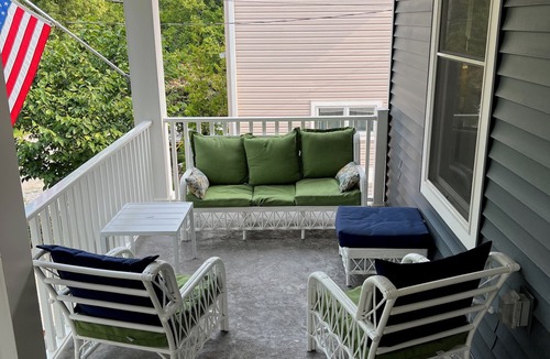 Lakeside House | Spacious Lakeside cottage - Sleeps 16 - steps to Pool, Fitness, & Pickleball