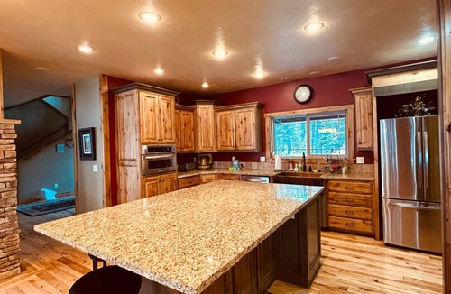 Island Park House | Spacious lake front property close to Yellowstone - Shenandoah Family Retreat