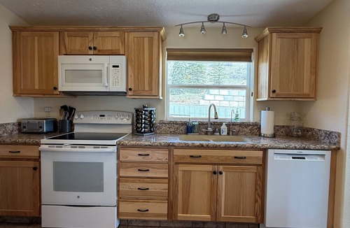 Wolf Creek House | Spacious Lake House in the heart of Holter Lake MT