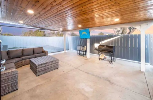 San Ysidro House | Spacious Lux Home 75" Smart TV/Outside Cinema