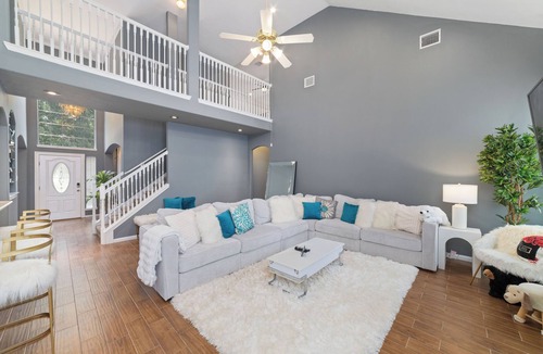 Clodine House | Spacious Luxury 5BR Home Game Room Near Safari Event Center