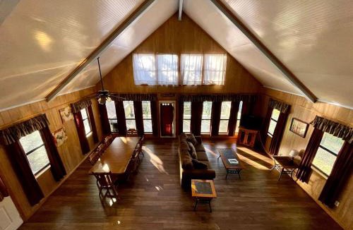 Zwolle House | Spacious Luxury Cabin with Resort Amenities Near Zwolle, LA