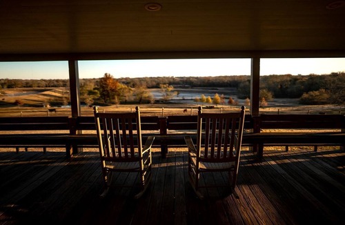 New Ulm Cabin | Spacious Luxury Getaway at Restored Ranch Cabin Rental near Austin, Texas
