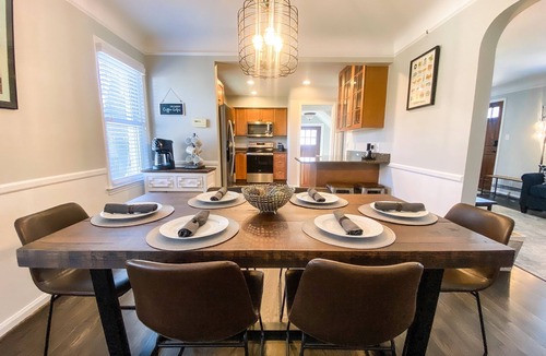 Royal Oak House | Spacious Luxury Home near Beaumont in Royal Oak*ALLERGY FRIENDLY