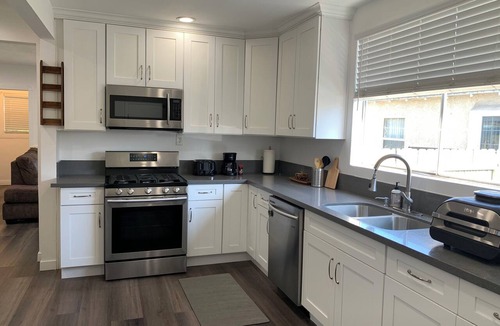 Palms House | Spacious luxury house with AC, Ethernet, pet friendly near Culver City