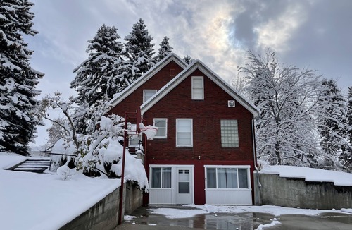Hamilton House | Spacious Mid Century house, perfect for families and close to city center.